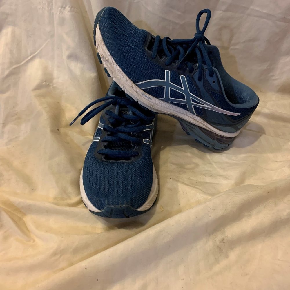 Asics GT 2000 9 women's training shoe size 9
